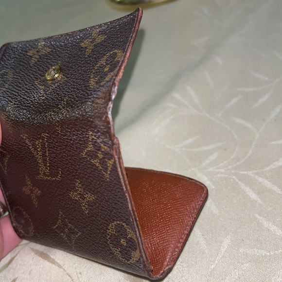 Louis Vuitton Monogram 6 Key Holder - Picture 9 of 16